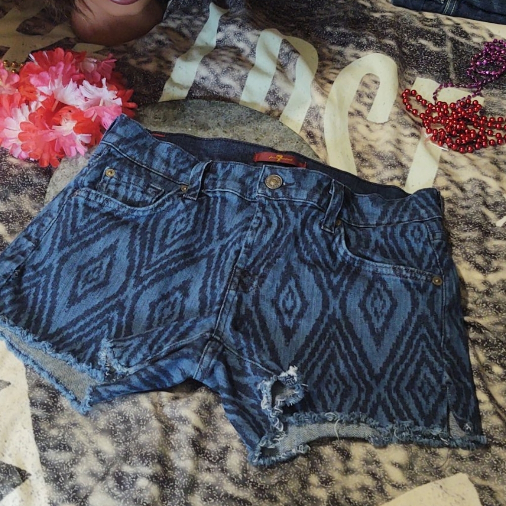 7FAM Diamond Pattern Distressed Cutoff Jean Shorts 25